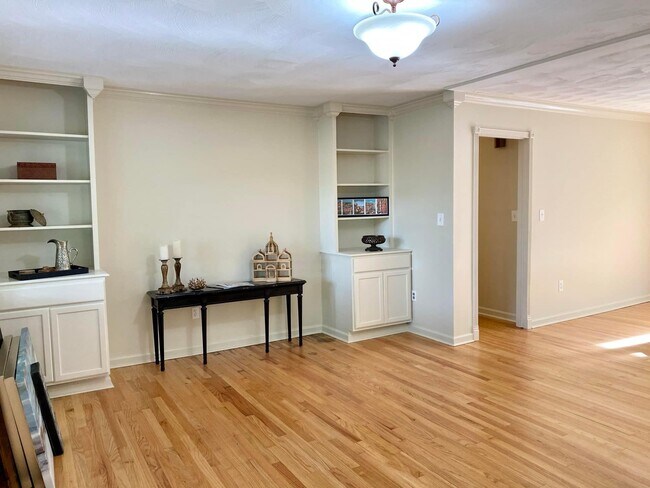 Foto del edificio - 1805 Crestview Dr SE