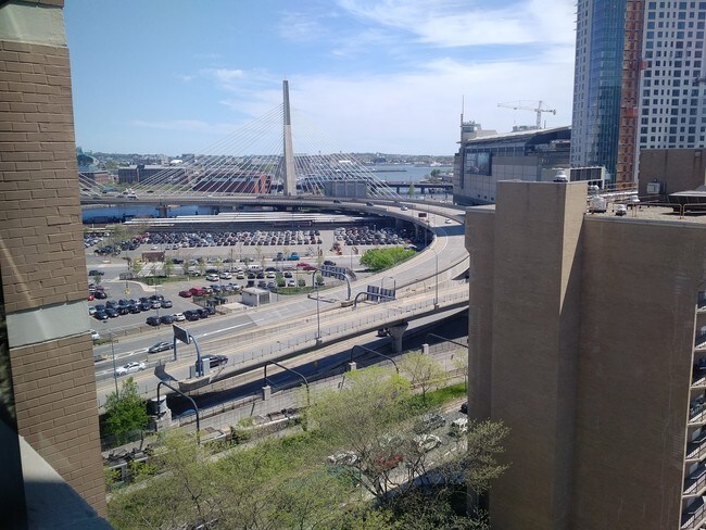 Vista desde el dormitorio y el balcón cerrado. - 6 Whittier Pl