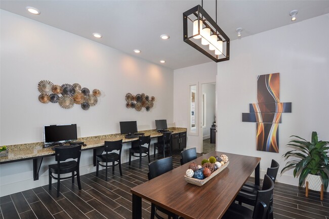 Building Photo - 10148 Culebra Rd