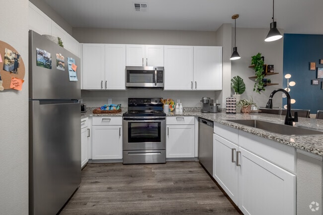 2BR, 2BA - 713SF - Kitchen - The District on 5th Apartments