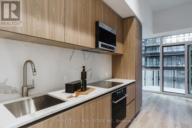 Photo du bâtiment - 110 Broadway Ave