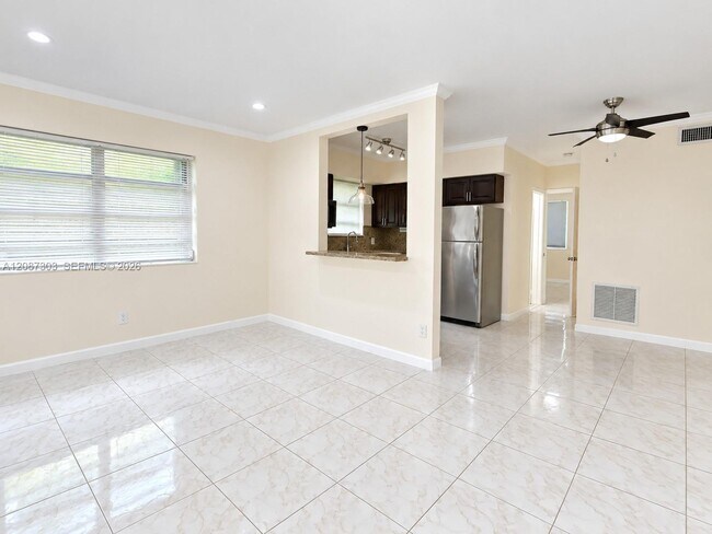 Foto del edificio - 521 NE 62nd St