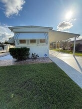Building Photo - 7816 SE Wren Ave