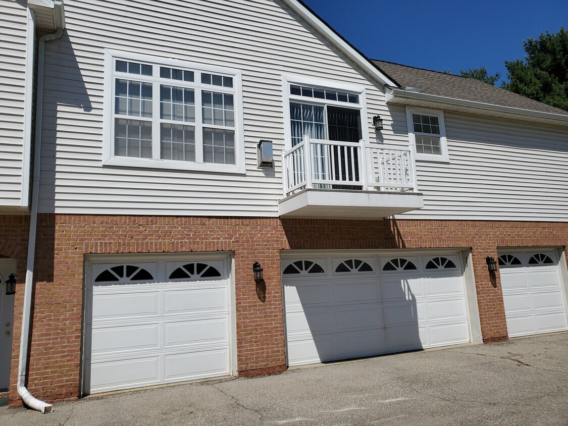 670 Olde English Cir, Howell, MI 48855 Condo for Rent in Howell, MI