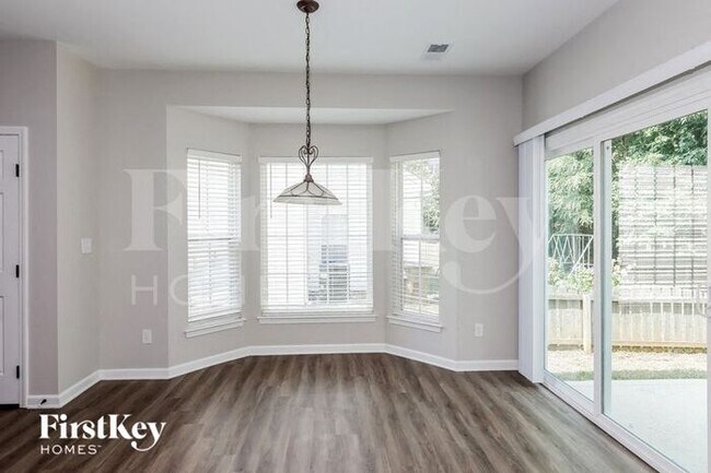Building Photo - 4000 Fountainbrook Dr