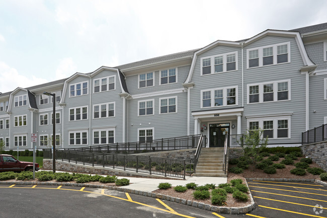 Foto del edificio - Colonial Pointe at Franklin Lakes