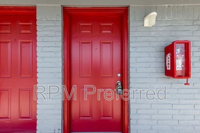 Building Photo - 3040 Golfcrest Blvd