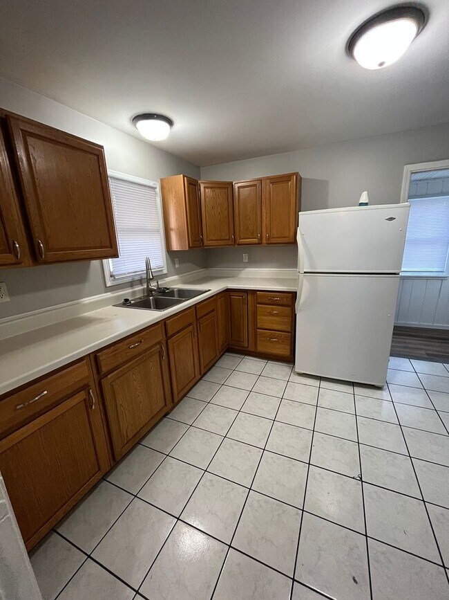 Foto del edificio - 2 bedroom home with garage available in Rockford