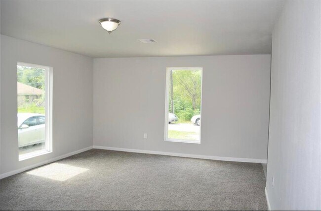 Building Photo - 303 Gans St