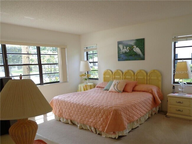 Foto del edificio - 7070 Fairway Bend Ln