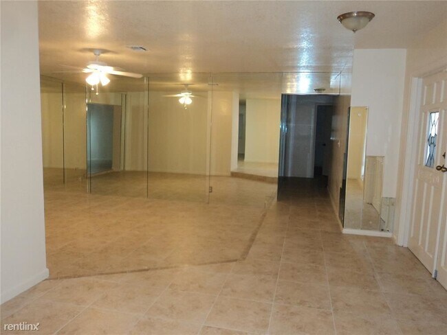 Building Photo - 6 br, 3 bath House - 610 SW 62nd Ave