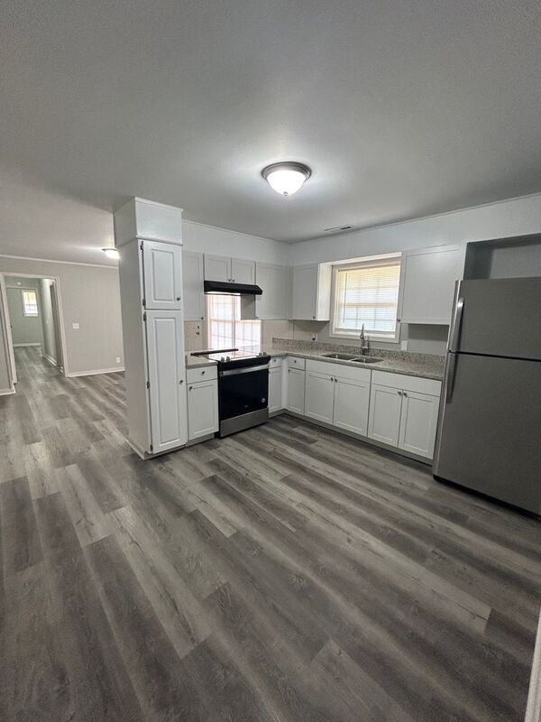 Foto del edificio - 3318 Bonds Ave