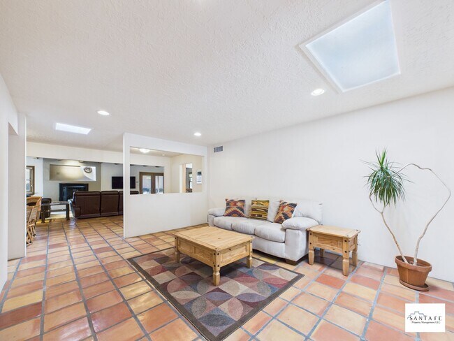 Foto del edificio - Fully Furnished Home available Now!