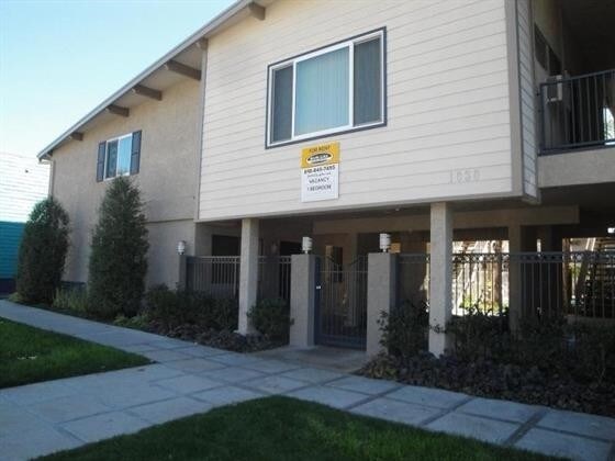 Primary Photo - 1030 W Olive Ave