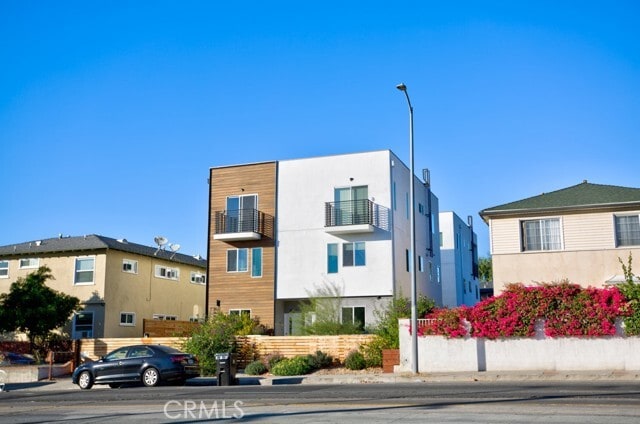 Foto del edificio - 11639 Burbank Blvd