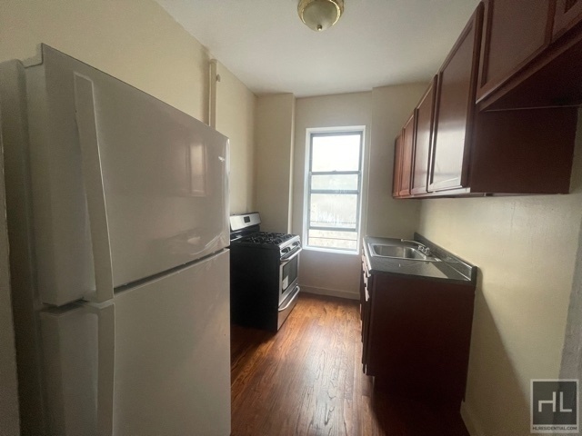 Primary Photo - Newly Renovated 1 Bedroom Apt in Crown Hei...