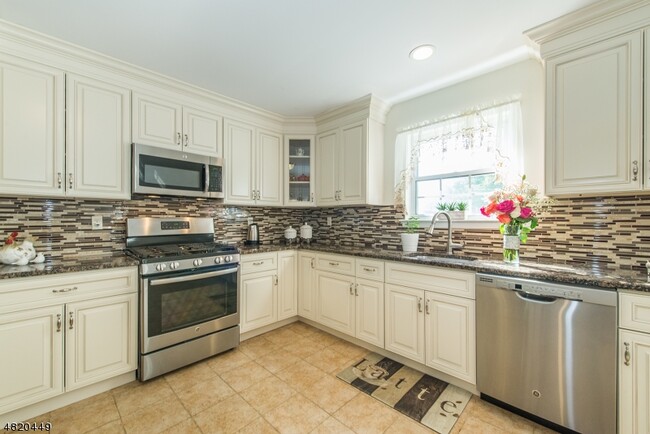 Building Photo - 29 Bowfell Ct