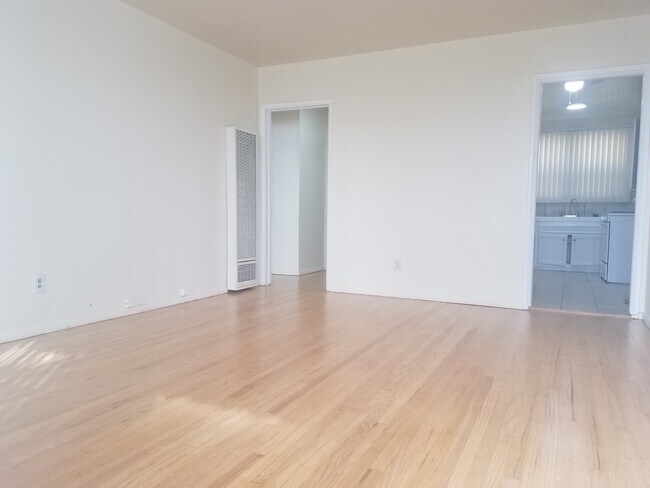 Building Photo - 14558 Dickens St