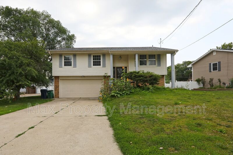 7120 Roseland Dr, Urbandale, IA 50322 House Rental in Urbandale, IA