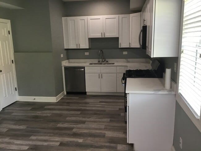 Open kitchen - 3880 Tommy Dr