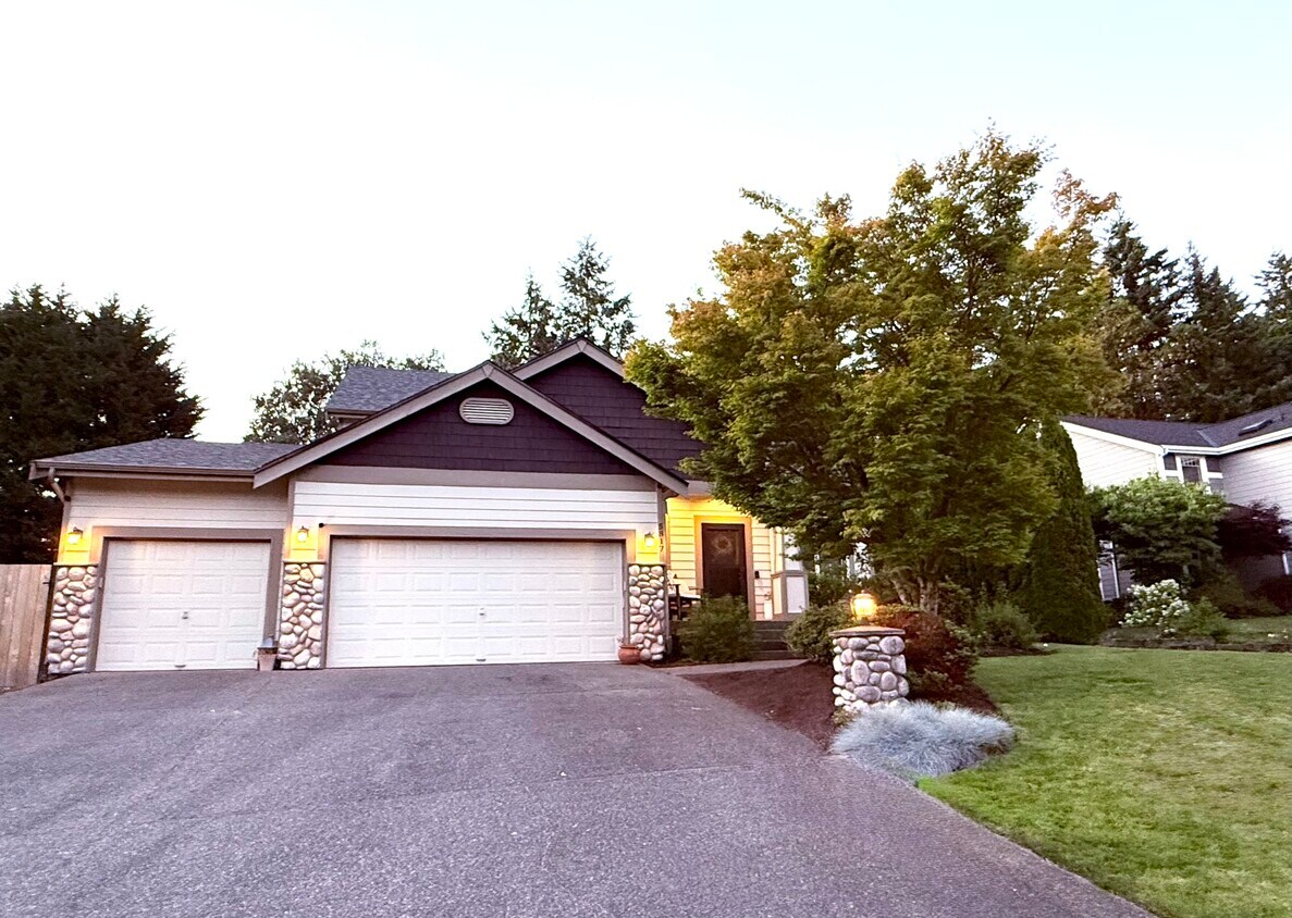 Foto principal - 5817 16th St Ct NE