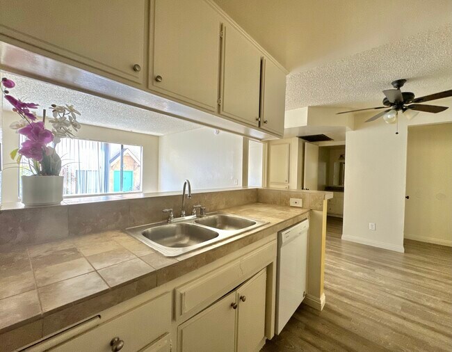 Building Photo - 9233 Van Nuys Blvd