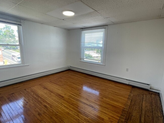 Building Photo - Two-bedroom 3rd floor updated apartment for rent -$1450 Pittsfield