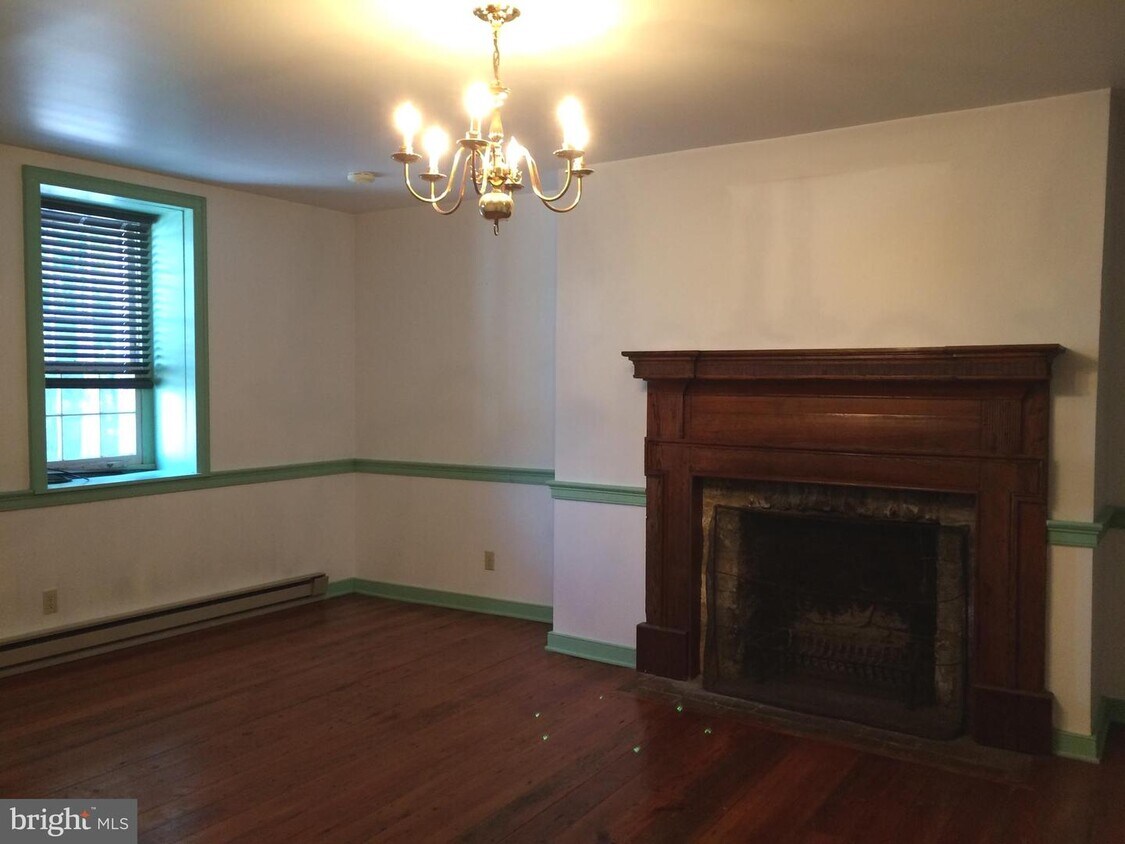 Primary Photo - 403-B S Braddock St