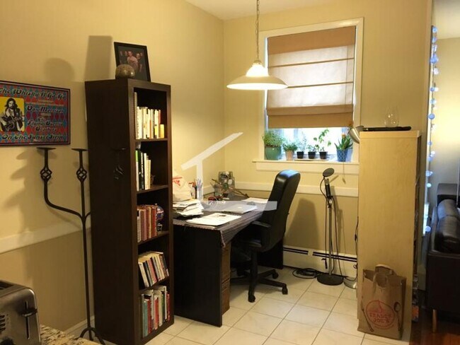 Foto del edificio - Nicely renovated 2 bedroom unit in Brookline.