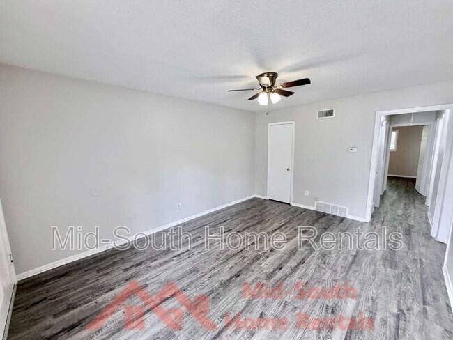 Foto del edificio - 6498 Birkenhead Rd