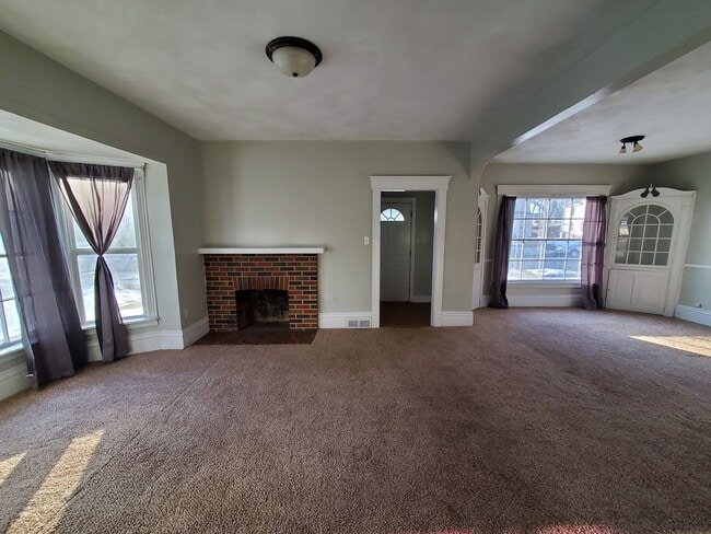 Foto del edificio - 4 Bedroom House for June 1st