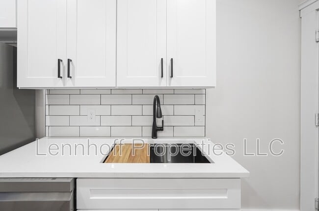 Building Photo - 28 Clark St