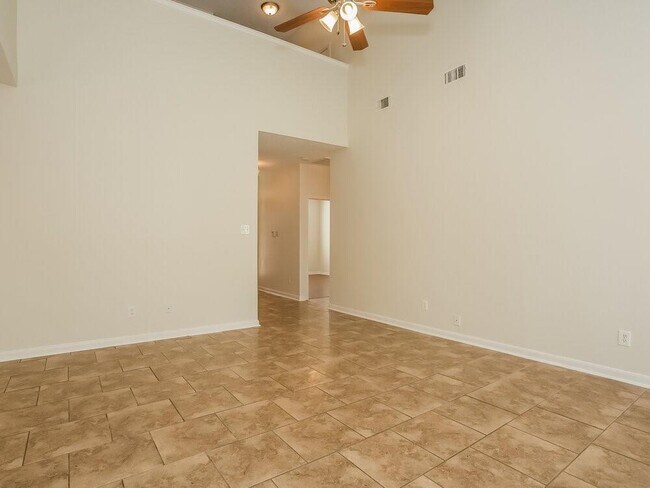 Foto del edificio - 13314 Chasworth Dr