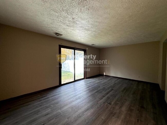 Building Photo - 5046 N Pawnee Trail