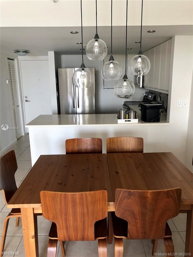 Foto del edificio - 1 br, 2 bath  - 6820 Indian Creek Dr # 8