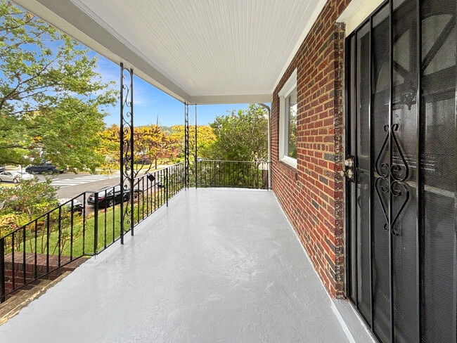 Foto del edificio - 1913 Bunker Hill Rd NE
