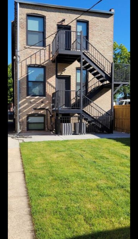 Building Photo - 4105 W Cermak Rd