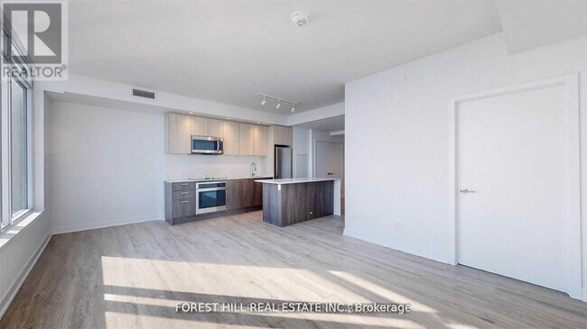 Building Photo - 1926 Lake Shore Blvd W