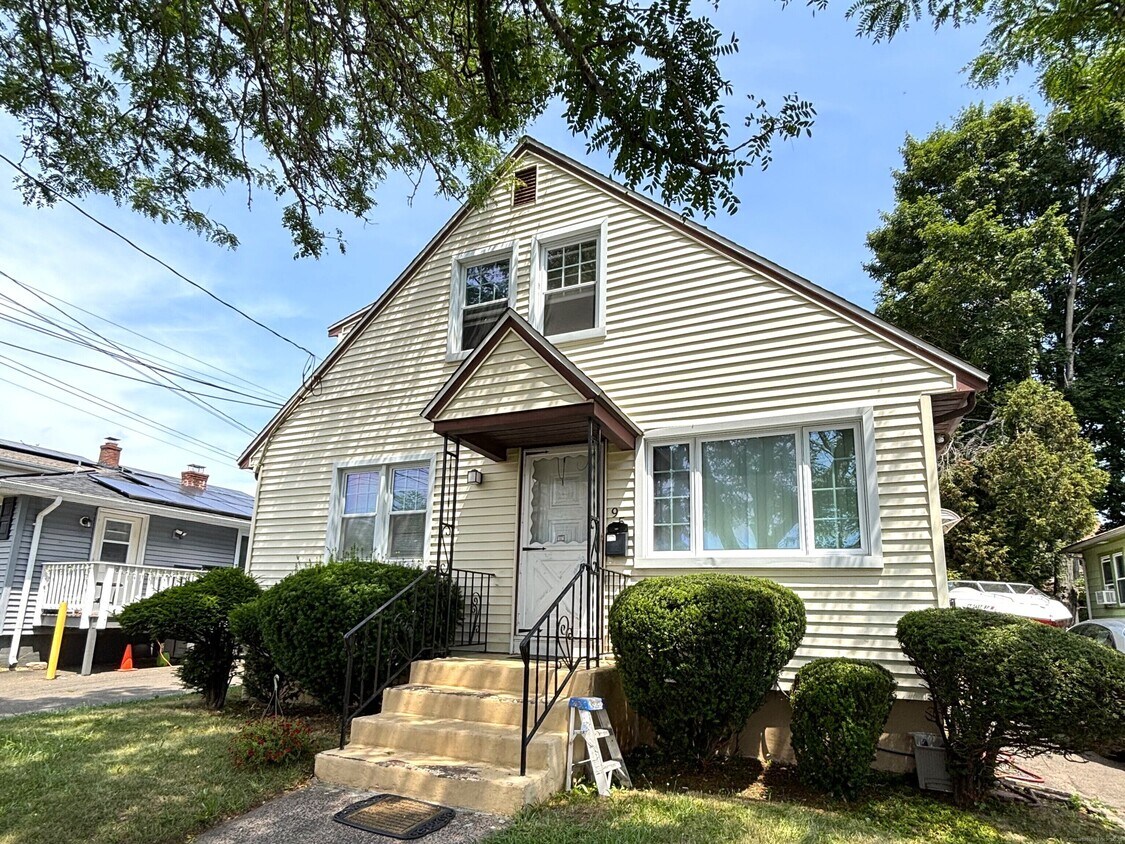 Primary Photo - 95 Burke St