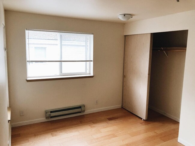 Foto del edificio - 12327 Roosevelt Way NE