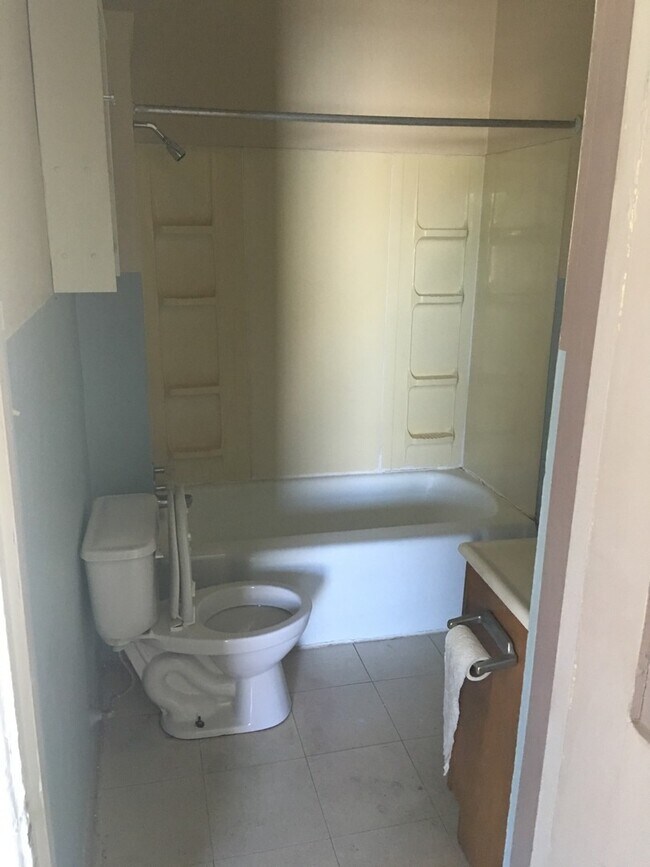 Foto del edificio - 3 W Laurel Ave