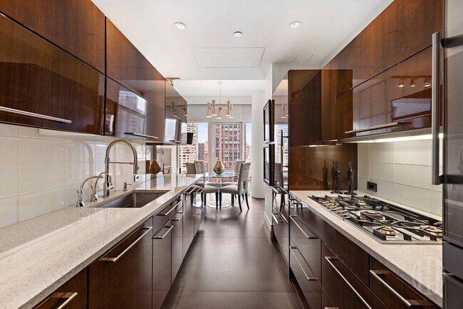 Foto del edificio - 310 E 53rd St