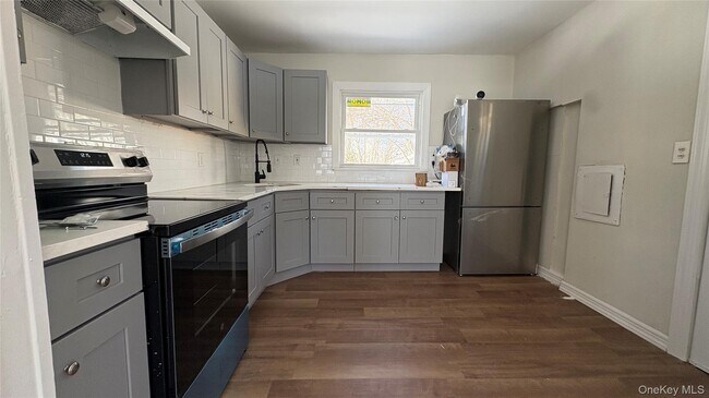 Foto del edificio - 72 Judith Dr