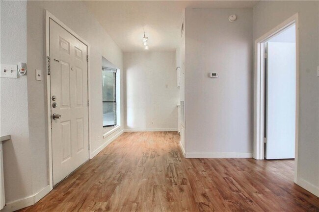 Building Photo - 2000 Whitis Ave