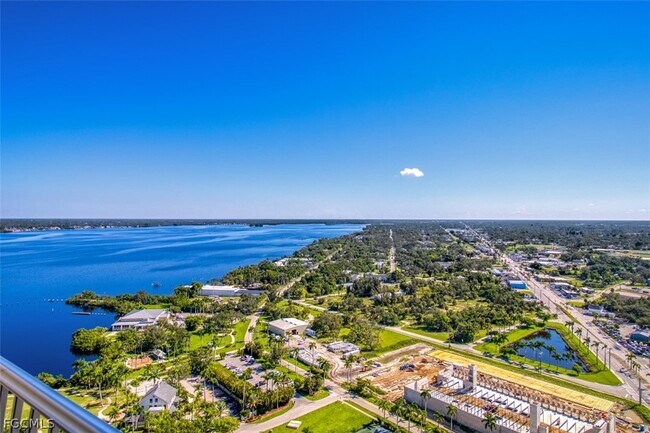 Foto del edificio - 3000 Oasis Grand Blvd