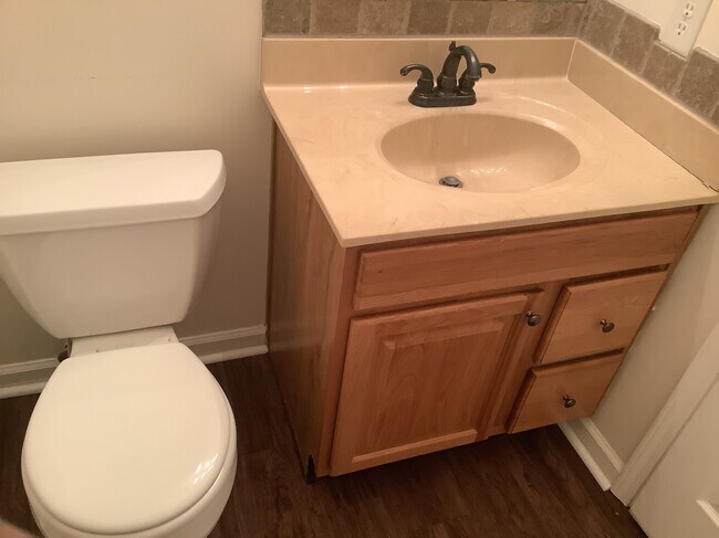 Foto del edificio - 5808 W Port Dr