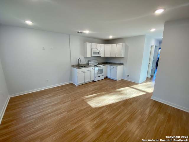 Building Photo - 1522 S Elmendorf St