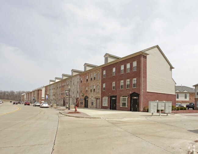 Building Photo - 14064-14110 N Lakeside Blvd N