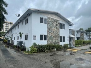 Building Photo - 1836 NW 22nd Pl