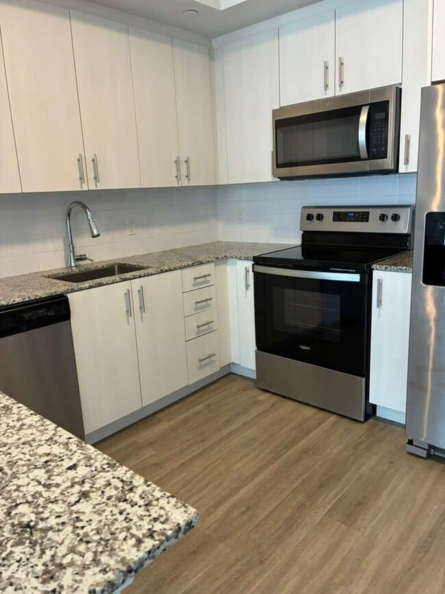 Foto del edificio - 1475 W 31st St